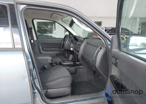 2010 Mazda Tribute I Sport z USA, uszkodzony, nr VIN 4F2CY9C77AKM08942